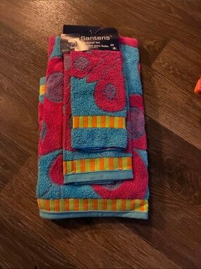 Santens Bright Pink & Blue Butterfly Towel Set